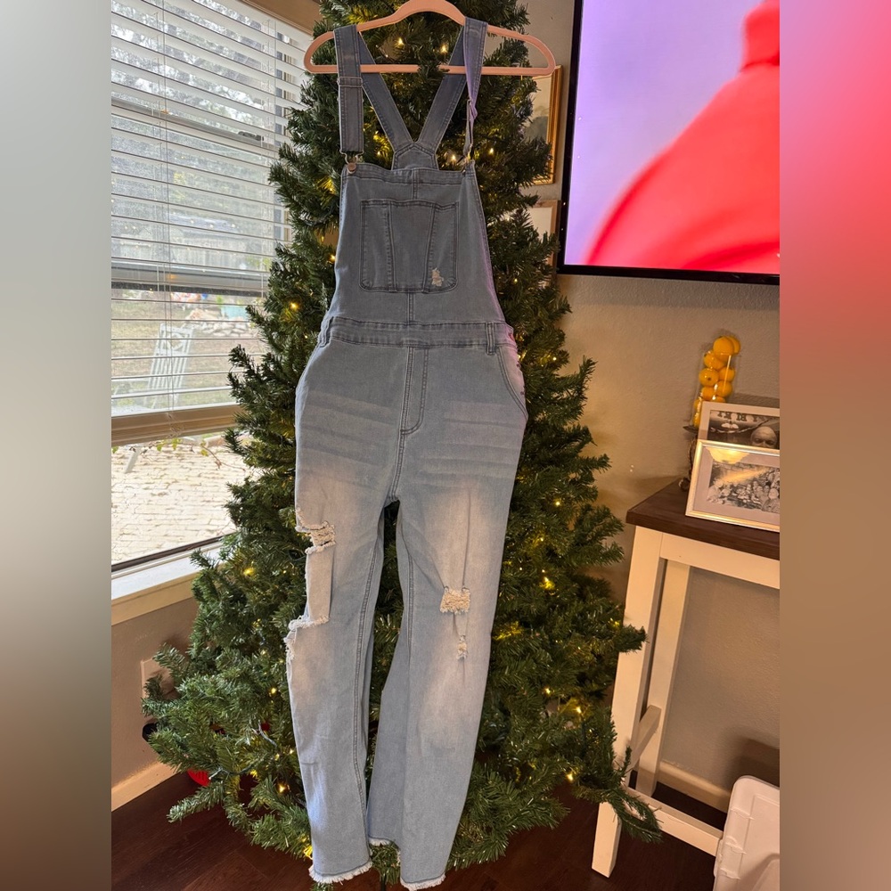 Jean over alls, xl pair of over alls, distressed in excellent condition